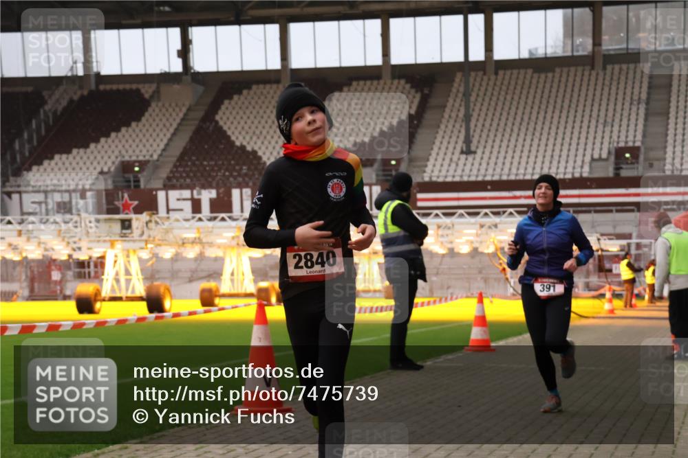 08.12.2024 - St. Pauli X-Mass-Run No. 14 Yannick Fuchs http://msf.ph/oto/7475739 08.12.2024 09:57:47 Ziel 391, 510, 2840, 2842, 3258 meine-sportfotos.de