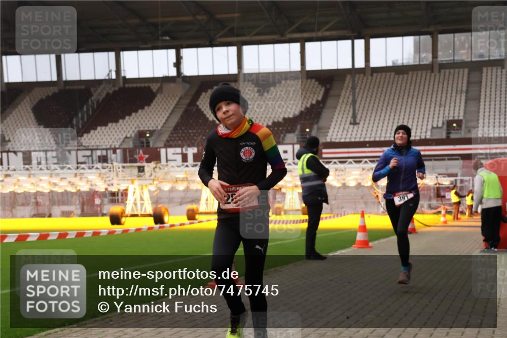 08.12.2024 - St. Pauli X-Mass-Run No. 14 Yannick Fuchs http://msf.ph/oto/7475745 08.12.2024 09:57:47 Ziel 391, 510, 2840, 2842, 3258 meine-sportfotos.de