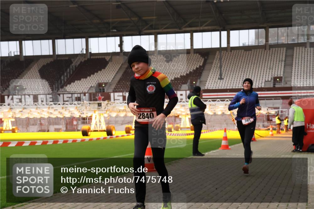 08.12.2024 - St. Pauli X-Mass-Run No. 14 Yannick Fuchs http://msf.ph/oto/7475748 08.12.2024 09:57:47 Ziel 391, 510, 2840, 2842, 3258 meine-sportfotos.de