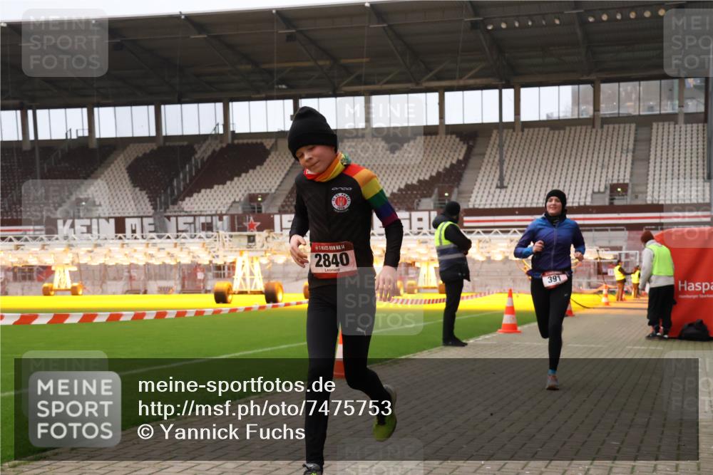 08.12.2024 - St. Pauli X-Mass-Run No. 14 Yannick Fuchs http://msf.ph/oto/7475753 08.12.2024 09:57:47 Ziel 391, 510, 2840, 2842, 3258 meine-sportfotos.de