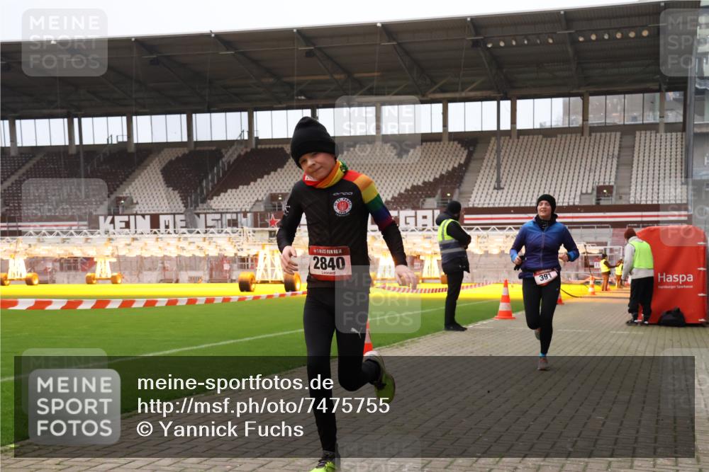 08.12.2024 - St. Pauli X-Mass-Run No. 14 Yannick Fuchs http://msf.ph/oto/7475755 08.12.2024 09:57:47 Ziel 391, 510, 2840, 2842, 3258 meine-sportfotos.de