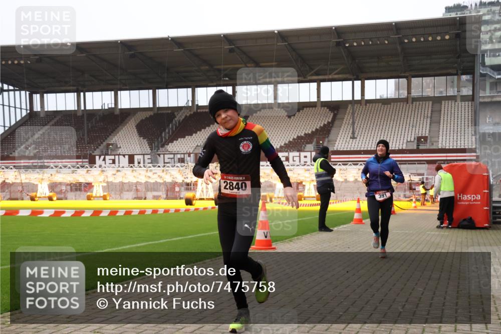 08.12.2024 - St. Pauli X-Mass-Run No. 14 Yannick Fuchs http://msf.ph/oto/7475758 08.12.2024 09:57:47 Ziel 391, 510, 2840, 2842, 3258 meine-sportfotos.de