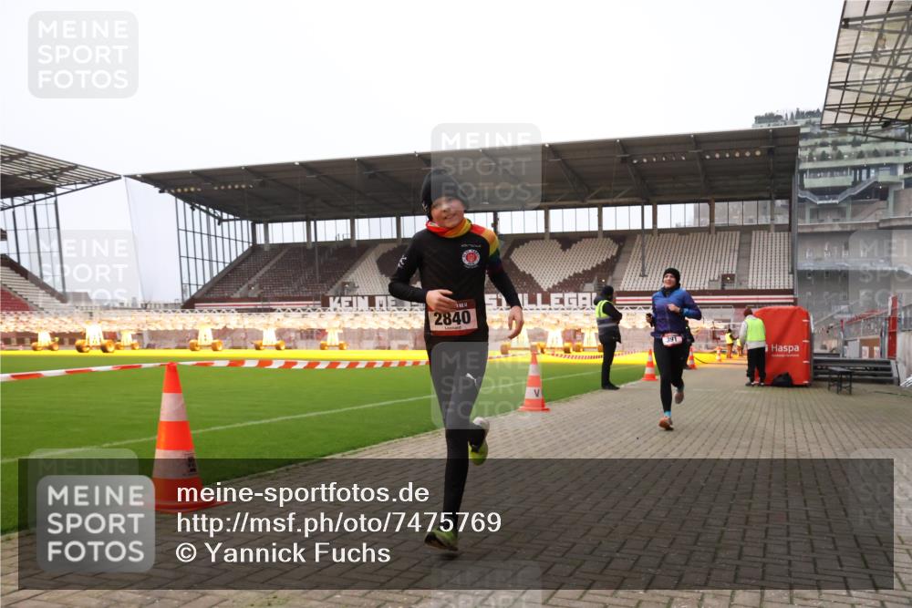 08.12.2024 - St. Pauli X-Mass-Run No. 14 Yannick Fuchs http://msf.ph/oto/7475769 08.12.2024 09:57:47 Ziel 391, 510, 2840, 2842, 3258 meine-sportfotos.de