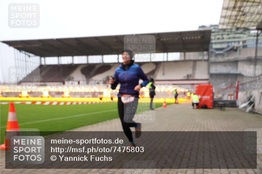08.12.2024 - St. Pauli X-Mass-Run No. 14 Yannick Fuchs http://msf.ph/oto/7475803 08.12.2024 09:57:49 Ziel 391, 510, 1532, 2840, 2842 meine-sportfotos.de