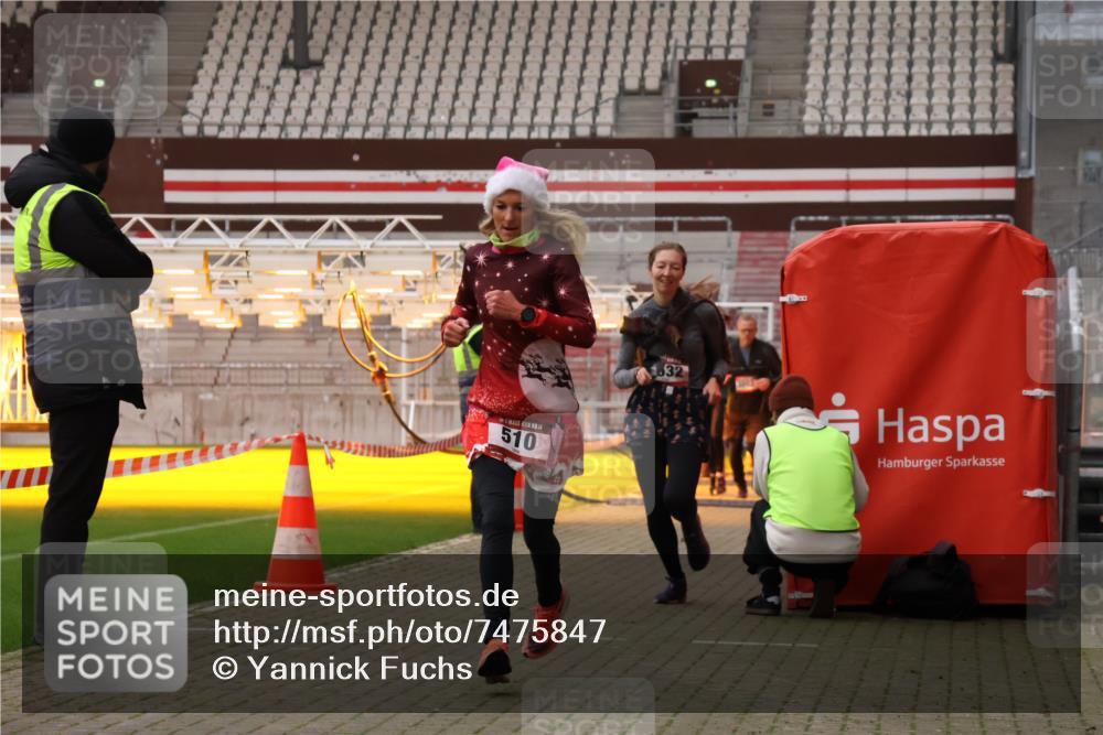 08.12.2024 - St. Pauli X-Mass-Run No. 14 Yannick Fuchs http://msf.ph/oto/7475847 08.12.2024 09:58:00 Ziel 510, 1532, 1789, 2934, 2943, 2944, 3092, 3171 meine-sportfotos.de