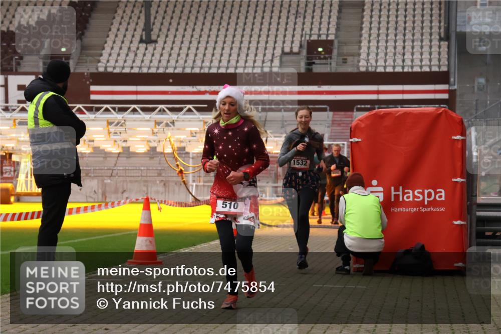 08.12.2024 - St. Pauli X-Mass-Run No. 14 Yannick Fuchs http://msf.ph/oto/7475854 08.12.2024 09:58:00 Ziel 510, 1532, 1789, 2934, 2943, 2944, 3092, 3171 meine-sportfotos.de