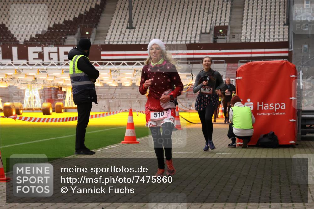 08.12.2024 - St. Pauli X-Mass-Run No. 14 Yannick Fuchs http://msf.ph/oto/7475860 08.12.2024 09:58:01 Ziel 510, 1532, 1789, 2872, 2934, 2943, 2944, 3092, 3171 meine-sportfotos.de
