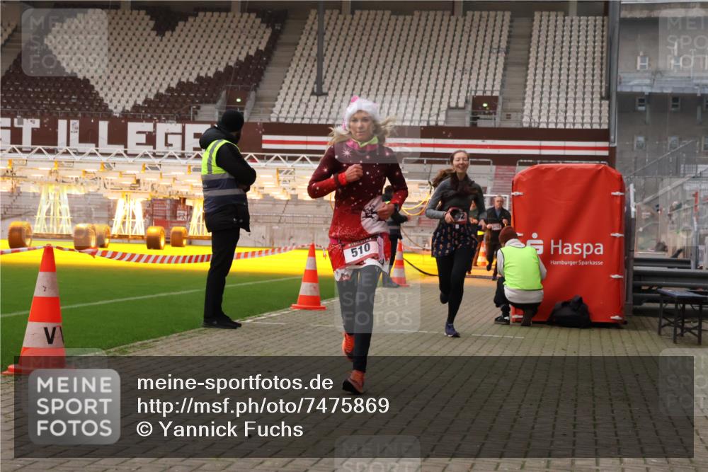 08.12.2024 - St. Pauli X-Mass-Run No. 14 Yannick Fuchs http://msf.ph/oto/7475869 08.12.2024 09:58:01 Ziel 510, 1532, 1789, 2872, 2934, 2943, 2944, 3092, 3171 meine-sportfotos.de