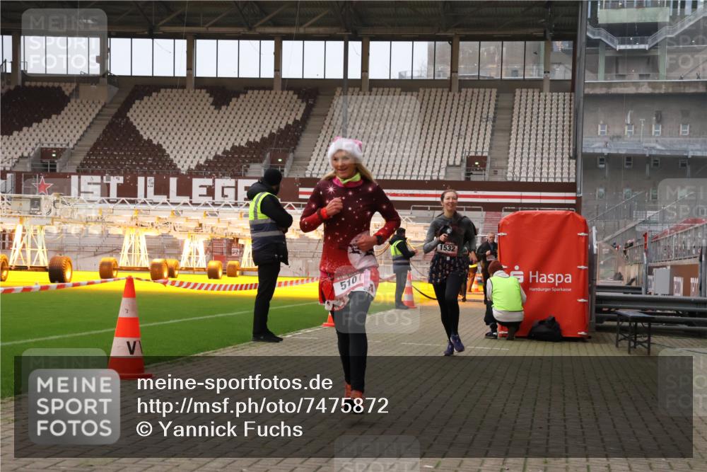 08.12.2024 - St. Pauli X-Mass-Run No. 14 Yannick Fuchs http://msf.ph/oto/7475872 08.12.2024 09:58:02 Ziel 510, 1532, 1789, 2872, 2934, 2943, 2944, 3092, 3171 meine-sportfotos.de