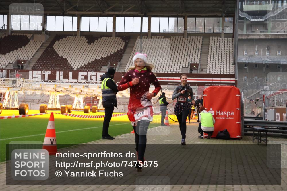 08.12.2024 - St. Pauli X-Mass-Run No. 14 Yannick Fuchs http://msf.ph/oto/7475875 08.12.2024 09:58:02 Ziel 510, 1532, 1789, 2872, 2934, 2943, 2944, 3092, 3171 meine-sportfotos.de