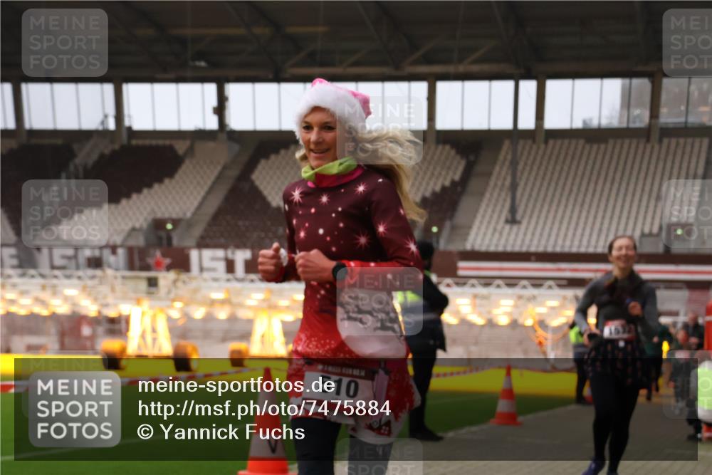 08.12.2024 - St. Pauli X-Mass-Run No. 14 Yannick Fuchs http://msf.ph/oto/7475884 08.12.2024 09:58:03 Ziel 510, 1532, 1789, 2872, 2934, 2943, 2944, 3092, 3171 meine-sportfotos.de
