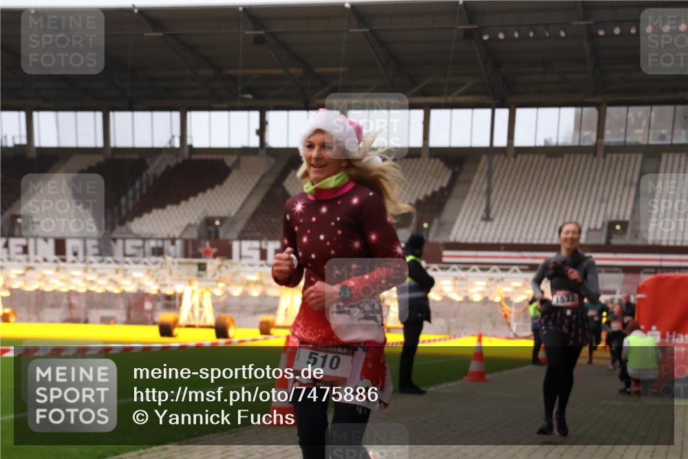 08.12.2024 - St. Pauli X-Mass-Run No. 14 Yannick Fuchs http://msf.ph/oto/7475886 08.12.2024 09:58:03 Ziel 510, 1532, 1789, 2872, 2934, 2943, 2944, 3092, 3171 meine-sportfotos.de