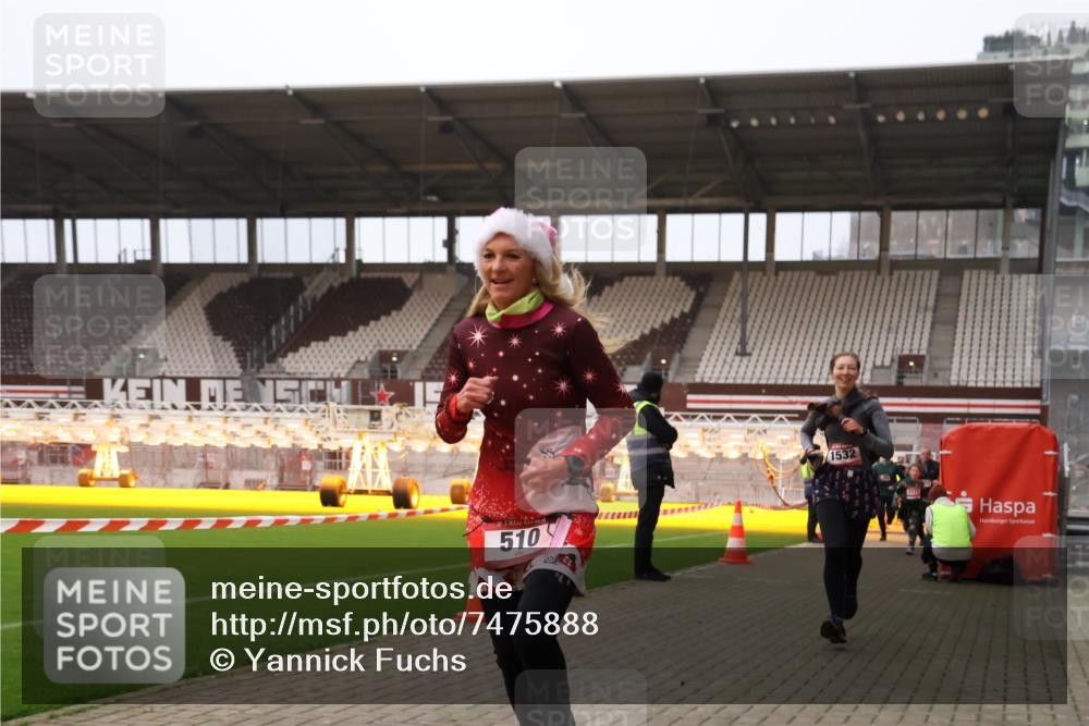 08.12.2024 - St. Pauli X-Mass-Run No. 14 Yannick Fuchs http://msf.ph/oto/7475888 08.12.2024 09:58:03 Ziel 510, 1532, 1789, 2872, 2934, 2943, 2944, 3092, 3171 meine-sportfotos.de