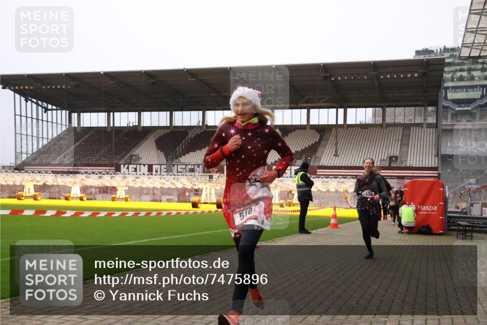 08.12.2024 - St. Pauli X-Mass-Run No. 14 Yannick Fuchs http://msf.ph/oto/7475896 08.12.2024 09:58:03 Ziel 510, 1532, 1789, 2872, 2934, 2943, 2944, 3092, 3171 meine-sportfotos.de
