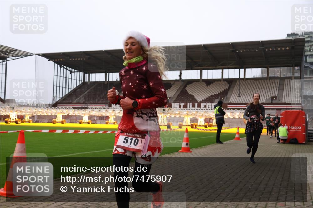 08.12.2024 - St. Pauli X-Mass-Run No. 14 Yannick Fuchs http://msf.ph/oto/7475907 08.12.2024 09:58:04 Ziel 510, 1396, 1397, 1532, 1789, 2872, 2934, 2943, 2944, 3092, 3171 meine-sportfotos.de