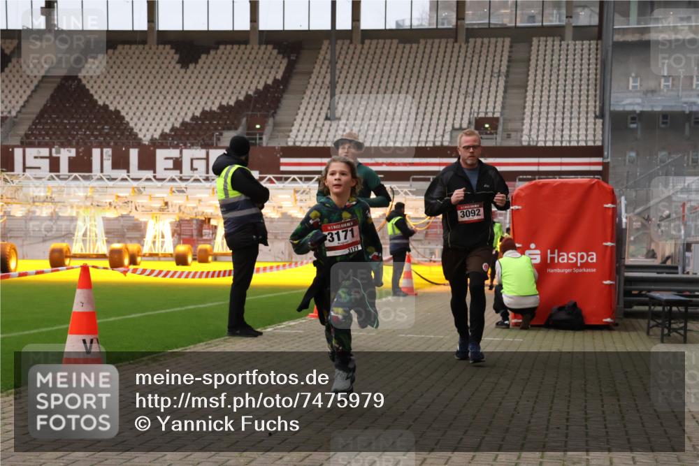 08.12.2024 - St. Pauli X-Mass-Run No. 14 Yannick Fuchs http://msf.ph/oto/7475979 08.12.2024 09:58:08 Ziel 55, 510, 1075, 1080, 1396, 1397, 1532, 1789, 2872, 2934, 2943, 2944, 3092, 3171 meine-sportfotos.de