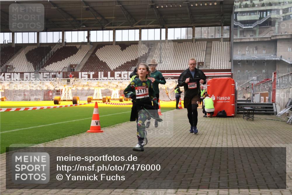 08.12.2024 - St. Pauli X-Mass-Run No. 14 Yannick Fuchs http://msf.ph/oto/7476000 08.12.2024 09:58:09 Ziel 55, 510, 1075, 1080, 1396, 1397, 1532, 1789, 2872, 2934, 2943, 2944, 3092, 3171 meine-sportfotos.de