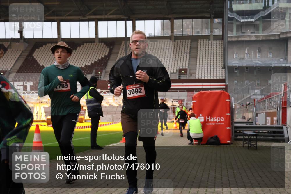 08.12.2024 - St. Pauli X-Mass-Run No. 14 Yannick Fuchs http://msf.ph/oto/7476010 08.12.2024 09:58:10 Ziel 55, 510, 880, 1075, 1080, 1396, 1397, 1532, 1789, 2872, 2934, 2943, 2944, 3092, 3171 meine-sportfotos.de