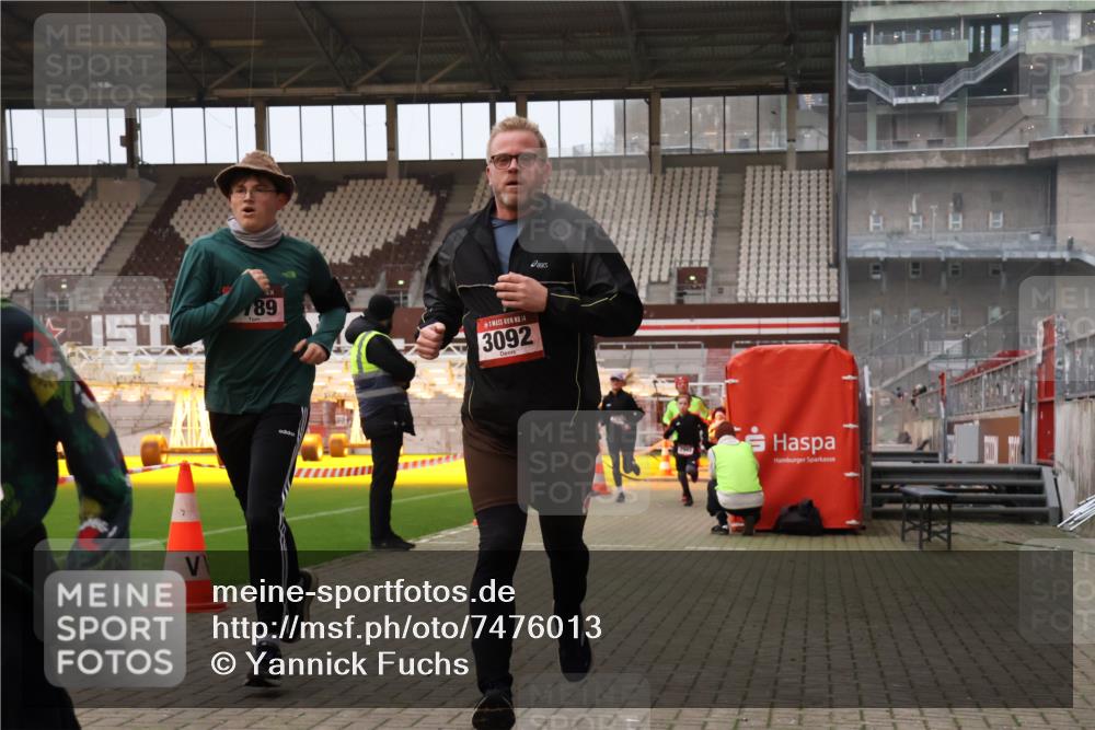 08.12.2024 - St. Pauli X-Mass-Run No. 14 Yannick Fuchs http://msf.ph/oto/7476013 08.12.2024 09:58:10 Ziel 55, 510, 880, 1075, 1080, 1396, 1397, 1532, 1789, 2872, 2934, 2943, 2944, 3092, 3171 meine-sportfotos.de