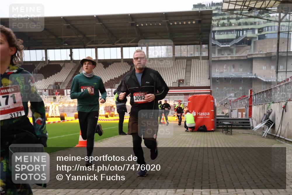 08.12.2024 - St. Pauli X-Mass-Run No. 14 Yannick Fuchs http://msf.ph/oto/7476020 08.12.2024 09:58:10 Ziel 55, 510, 880, 1075, 1080, 1396, 1397, 1532, 1789, 2872, 2934, 2943, 2944, 3092, 3171 meine-sportfotos.de