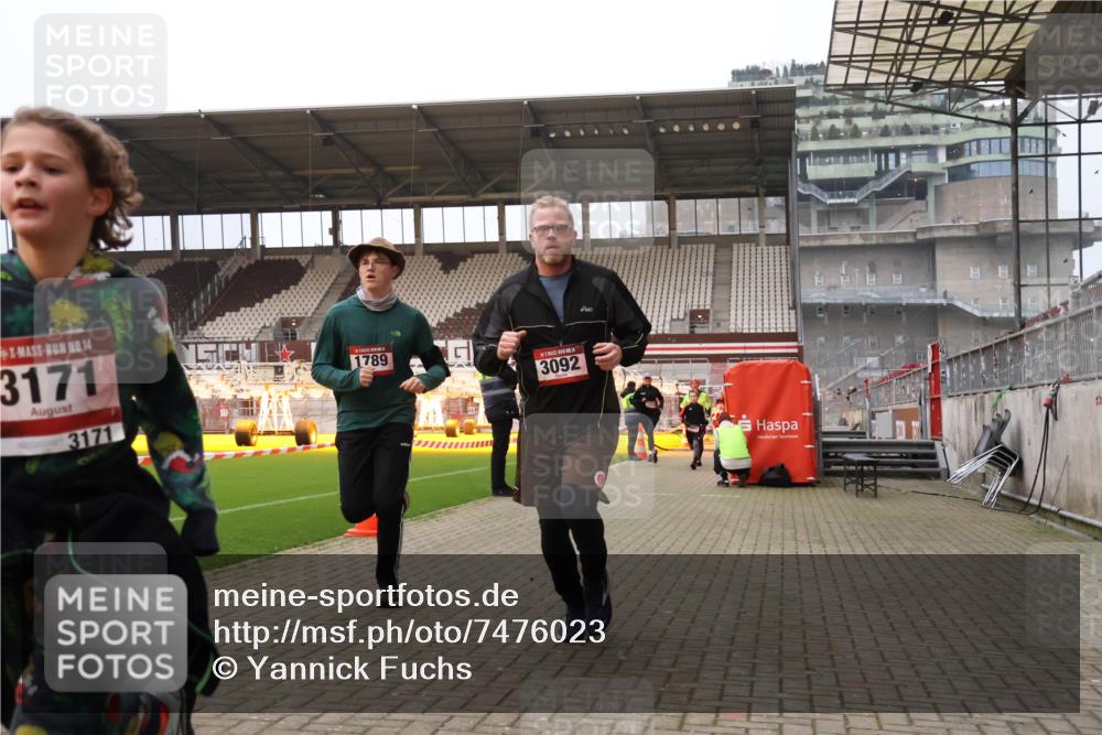 08.12.2024 - St. Pauli X-Mass-Run No. 14 Yannick Fuchs http://msf.ph/oto/7476023 08.12.2024 09:58:10 Ziel 55, 510, 880, 1075, 1080, 1396, 1397, 1532, 1789, 2872, 2934, 2943, 2944, 3092, 3171 meine-sportfotos.de