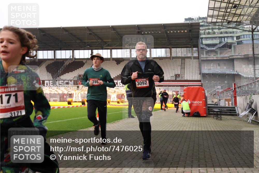08.12.2024 - St. Pauli X-Mass-Run No. 14 Yannick Fuchs http://msf.ph/oto/7476025 08.12.2024 09:58:10 Ziel 55, 510, 880, 1075, 1080, 1396, 1397, 1532, 1789, 2872, 2934, 2943, 2944, 3092, 3171 meine-sportfotos.de