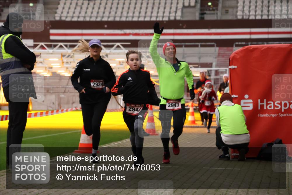 08.12.2024 - St. Pauli X-Mass-Run No. 14 Yannick Fuchs http://msf.ph/oto/7476053 08.12.2024 09:58:13 Ziel 55, 880, 1075, 1080, 1396, 1397, 1532, 1789, 2872, 2934, 2943, 2944, 3092, 3171 meine-sportfotos.de