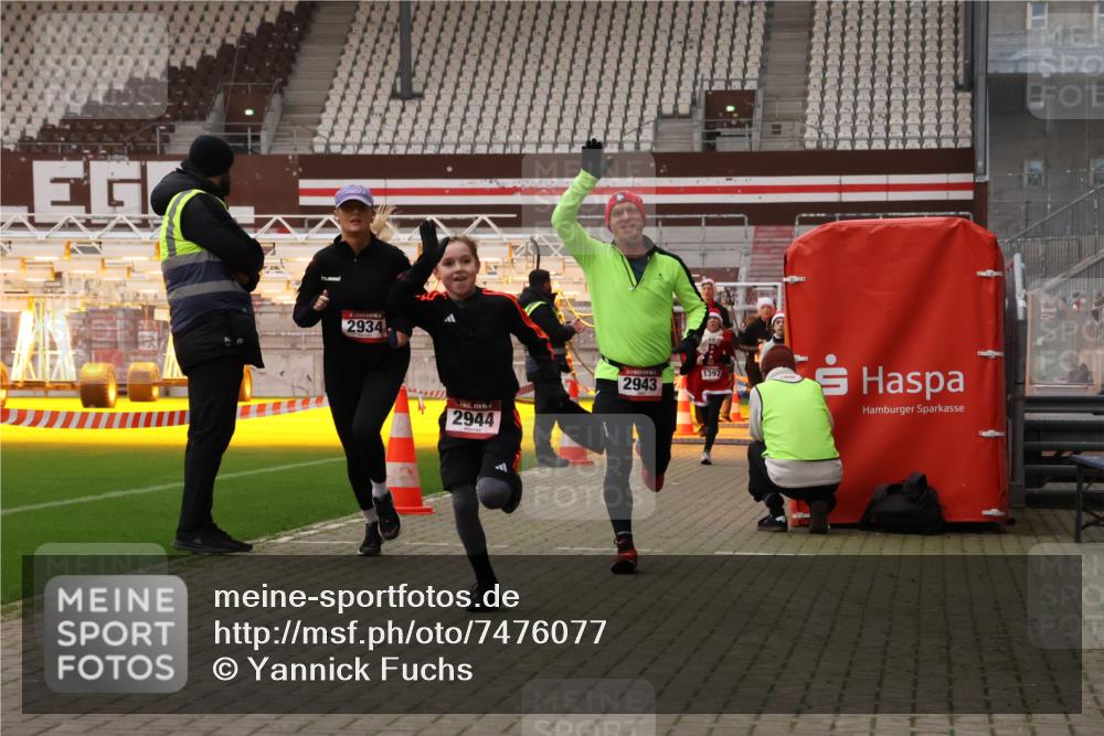 08.12.2024 - St. Pauli X-Mass-Run No. 14 Yannick Fuchs http://msf.ph/oto/7476077 08.12.2024 09:58:13 Ziel 55, 880, 1075, 1080, 1396, 1397, 1532, 1789, 2872, 2934, 2943, 2944, 3092, 3171 meine-sportfotos.de