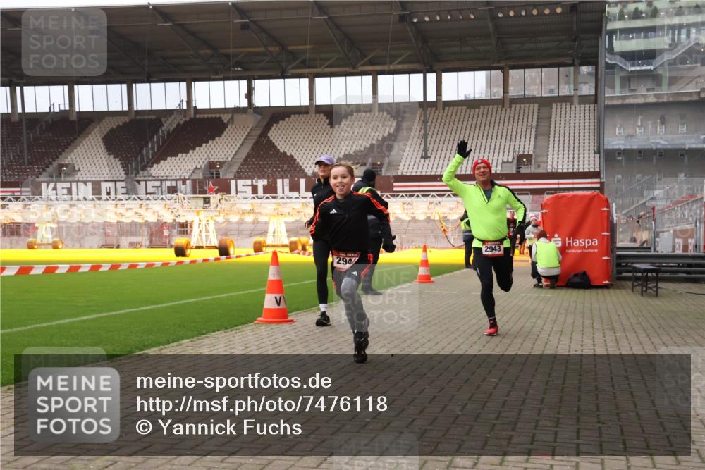 08.12.2024 - St. Pauli X-Mass-Run No. 14 Yannick Fuchs http://msf.ph/oto/7476118 08.12.2024 09:58:14 Ziel 55, 880, 1075, 1080, 1396, 1397, 1789, 2872, 2934, 2943, 2944, 3092, 3171 meine-sportfotos.de
