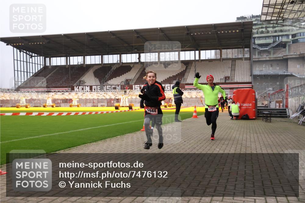 08.12.2024 - St. Pauli X-Mass-Run No. 14 Yannick Fuchs http://msf.ph/oto/7476132 08.12.2024 09:58:15 Ziel 55, 802, 880, 1075, 1080, 1396, 1397, 1789, 2872, 2934, 2943, 2944, 3092, 3109, 3171 meine-sportfotos.de