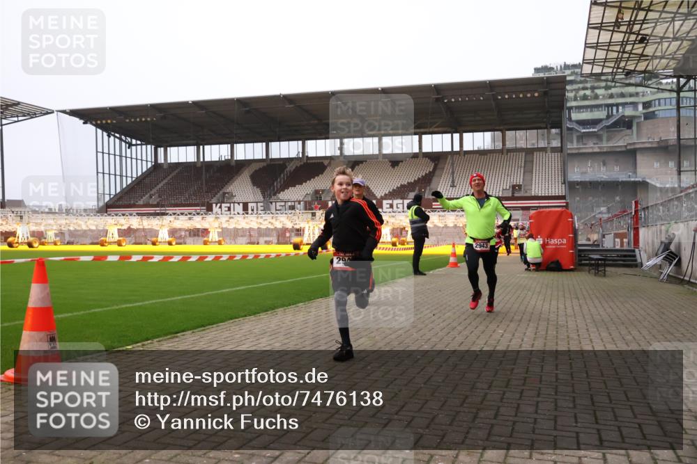 08.12.2024 - St. Pauli X-Mass-Run No. 14 Yannick Fuchs http://msf.ph/oto/7476138 08.12.2024 09:58:15 Ziel 55, 802, 880, 1075, 1080, 1396, 1397, 1789, 2872, 2934, 2943, 2944, 3092, 3109, 3171 meine-sportfotos.de