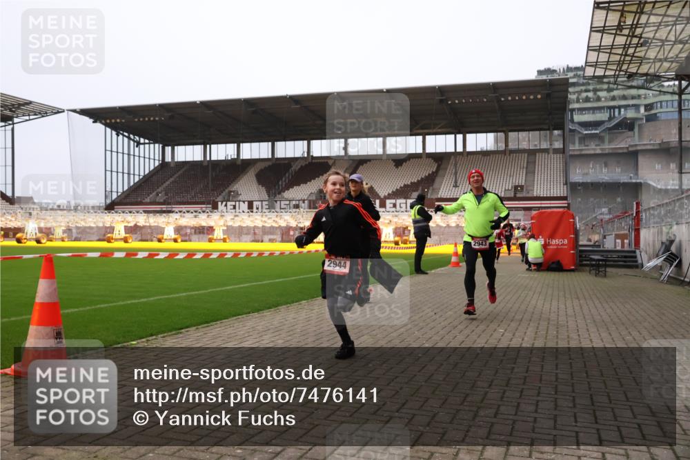 08.12.2024 - St. Pauli X-Mass-Run No. 14 Yannick Fuchs http://msf.ph/oto/7476141 08.12.2024 09:58:15 Ziel 55, 802, 880, 1075, 1080, 1396, 1397, 1789, 2872, 2934, 2943, 2944, 3092, 3109, 3171 meine-sportfotos.de