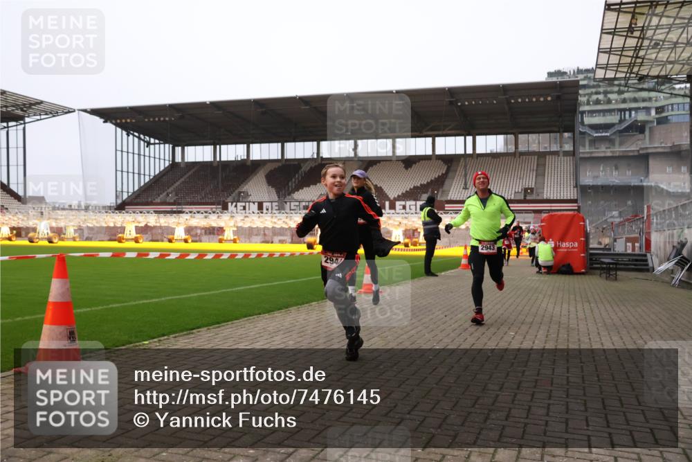 08.12.2024 - St. Pauli X-Mass-Run No. 14 Yannick Fuchs http://msf.ph/oto/7476145 08.12.2024 09:58:15 Ziel 55, 802, 880, 1075, 1080, 1396, 1397, 1789, 2872, 2934, 2943, 2944, 3092, 3109, 3171 meine-sportfotos.de