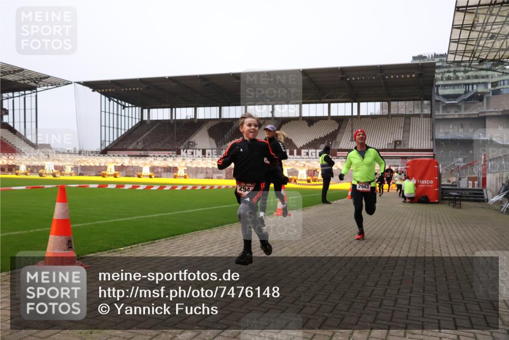 08.12.2024 - St. Pauli X-Mass-Run No. 14 Yannick Fuchs http://msf.ph/oto/7476148 08.12.2024 09:58:15 Ziel 55, 802, 880, 1075, 1080, 1396, 1397, 1789, 2872, 2934, 2943, 2944, 3092, 3109, 3171 meine-sportfotos.de