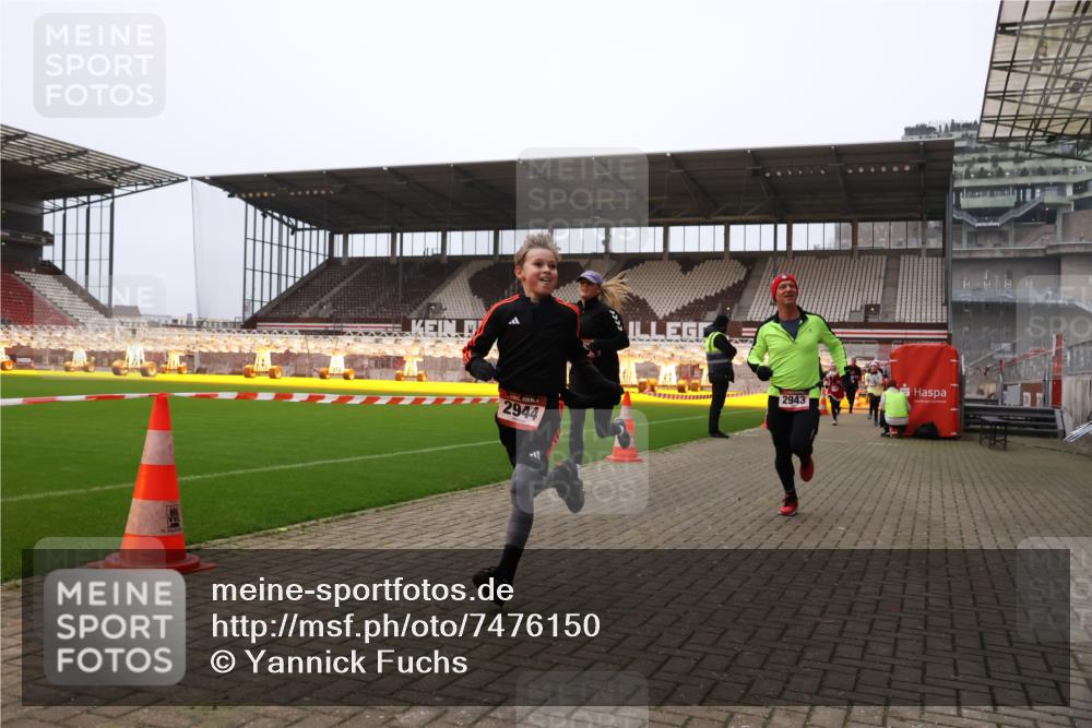 08.12.2024 - St. Pauli X-Mass-Run No. 14 Yannick Fuchs http://msf.ph/oto/7476150 08.12.2024 09:58:15 Ziel 55, 802, 880, 1075, 1080, 1396, 1397, 1789, 2872, 2934, 2943, 2944, 3092, 3109, 3171 meine-sportfotos.de