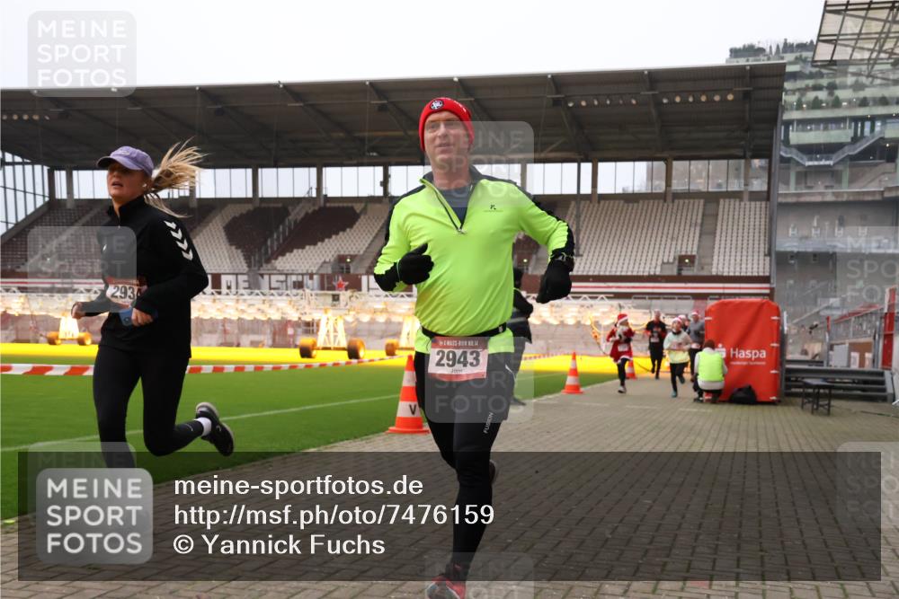 08.12.2024 - St. Pauli X-Mass-Run No. 14 Yannick Fuchs http://msf.ph/oto/7476159 08.12.2024 09:58:16 Ziel 55, 802, 880, 1075, 1080, 1396, 1397, 1789, 2872, 2934, 2943, 2944, 3092, 3109, 3171 meine-sportfotos.de