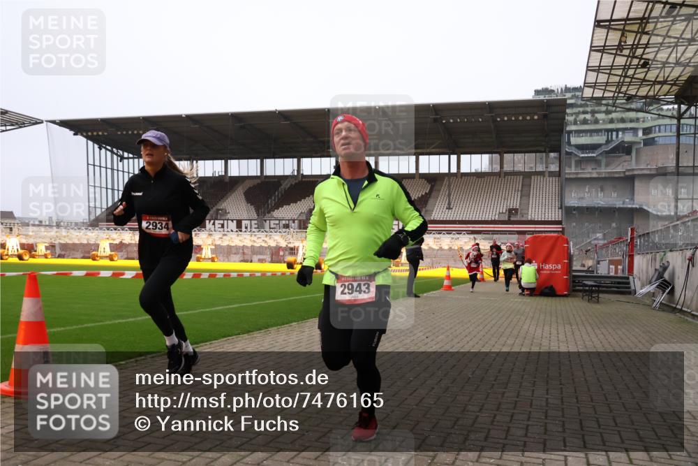 08.12.2024 - St. Pauli X-Mass-Run No. 14 Yannick Fuchs http://msf.ph/oto/7476165 08.12.2024 09:58:16 Ziel 55, 802, 880, 1075, 1080, 1396, 1397, 1789, 2872, 2934, 2943, 2944, 3092, 3109, 3171 meine-sportfotos.de