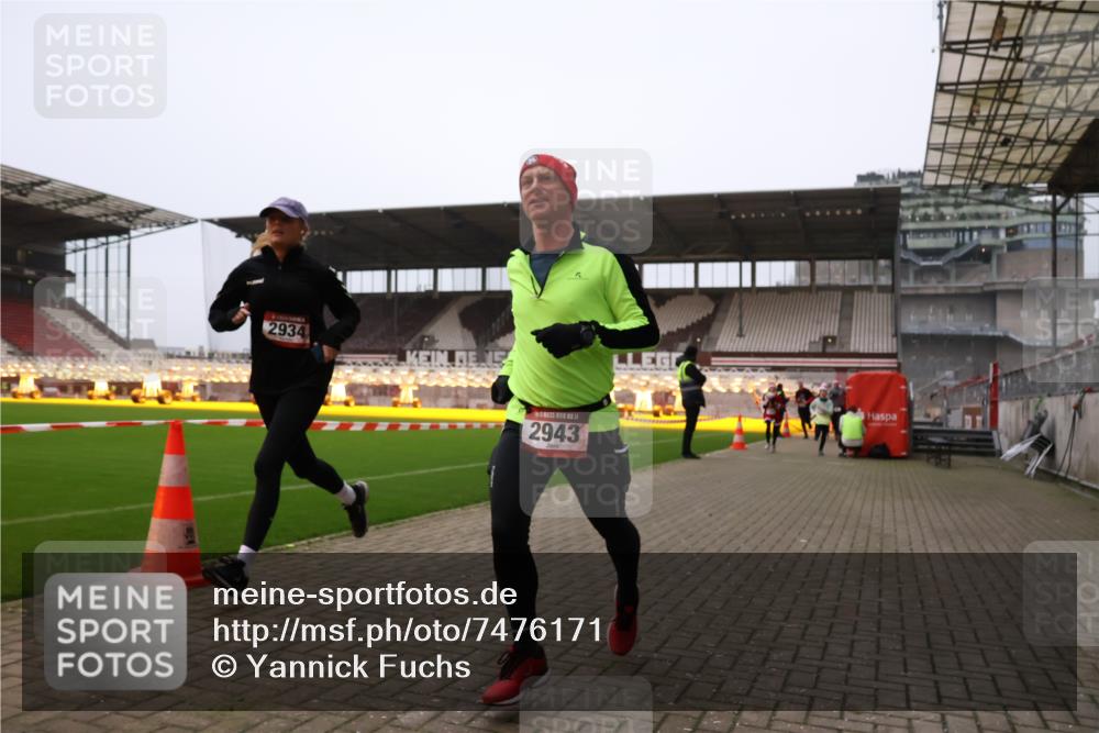 08.12.2024 - St. Pauli X-Mass-Run No. 14 Yannick Fuchs http://msf.ph/oto/7476171 08.12.2024 09:58:16 Ziel 55, 802, 880, 1075, 1080, 1396, 1397, 1789, 2872, 2934, 2943, 2944, 3092, 3109, 3171 meine-sportfotos.de