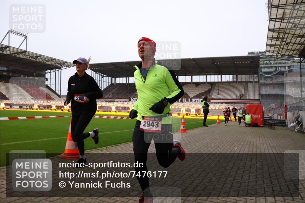 08.12.2024 - St. Pauli X-Mass-Run No. 14 Yannick Fuchs http://msf.ph/oto/7476177 08.12.2024 09:58:17 Ziel 55, 802, 880, 1075, 1080, 1396, 1397, 1789, 2872, 2934, 2943, 2944, 2984, 3109, 3171 meine-sportfotos.de
