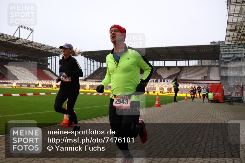 08.12.2024 - St. Pauli X-Mass-Run No. 14 Yannick Fuchs http://msf.ph/oto/7476181 08.12.2024 09:58:17 Ziel 55, 802, 880, 1075, 1080, 1396, 1397, 1789, 2872, 2934, 2943, 2944, 2984, 3109, 3171 meine-sportfotos.de