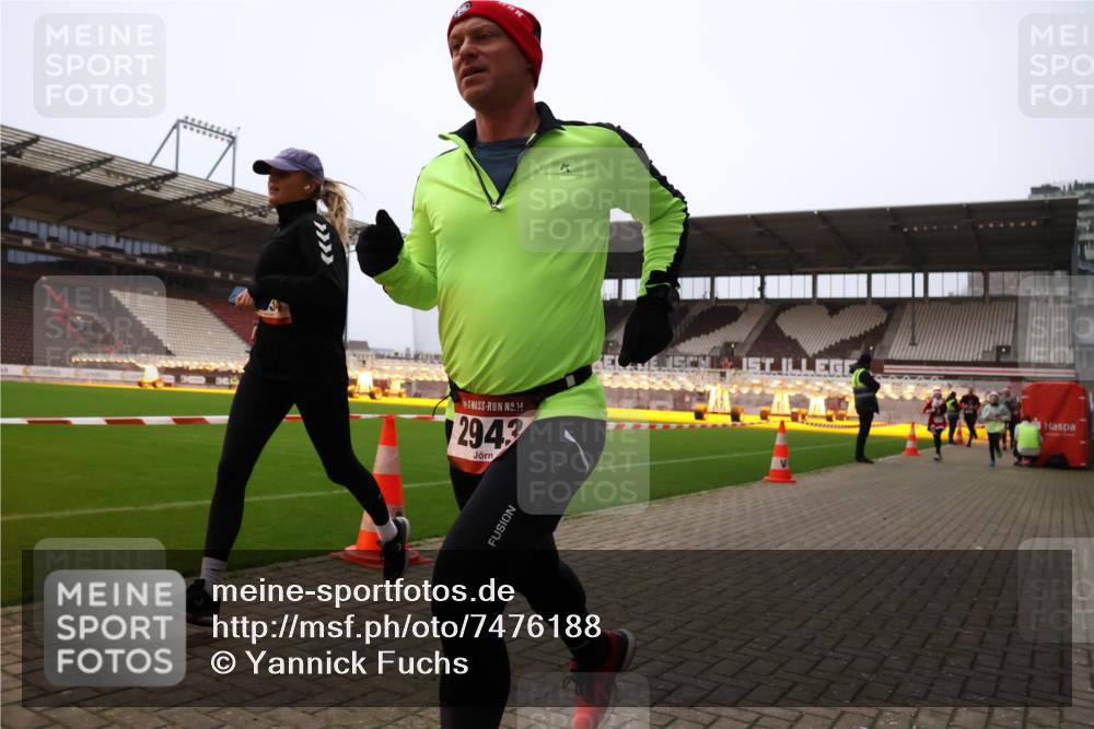 08.12.2024 - St. Pauli X-Mass-Run No. 14 Yannick Fuchs http://msf.ph/oto/7476188 08.12.2024 09:58:17 Ziel 55, 802, 880, 1075, 1080, 1396, 1397, 1789, 2872, 2934, 2943, 2944, 2984, 3109, 3171 meine-sportfotos.de