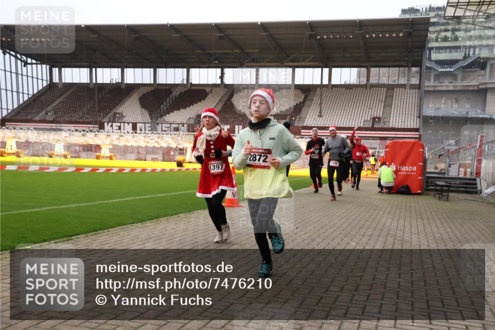 08.12.2024 - St. Pauli X-Mass-Run No. 14 Yannick Fuchs http://msf.ph/oto/7476210 08.12.2024 09:58:20 Ziel 55, 802, 880, 1075, 1080, 1396, 1397, 2872, 2934, 2943, 2944, 2984, 3109 meine-sportfotos.de