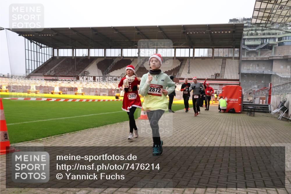 08.12.2024 - St. Pauli X-Mass-Run No. 14 Yannick Fuchs http://msf.ph/oto/7476214 08.12.2024 09:58:20 Ziel 55, 802, 880, 1075, 1080, 1396, 1397, 2872, 2934, 2943, 2944, 2984, 3109 meine-sportfotos.de