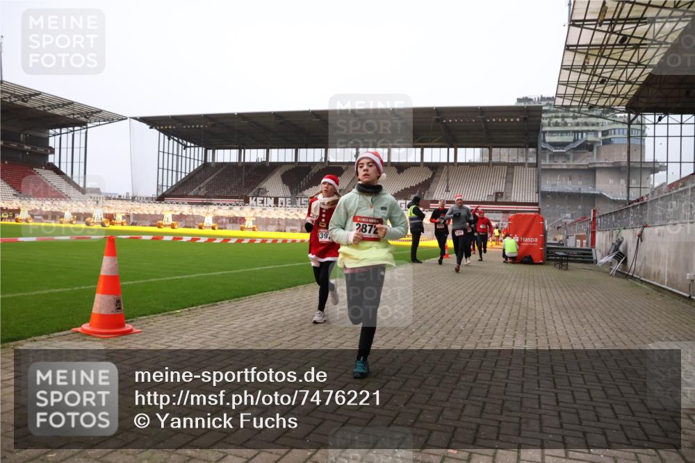 08.12.2024 - St. Pauli X-Mass-Run No. 14 Yannick Fuchs http://msf.ph/oto/7476221 08.12.2024 09:58:20 Ziel 55, 802, 880, 1075, 1080, 1396, 1397, 2872, 2934, 2943, 2944, 2984, 3109 meine-sportfotos.de
