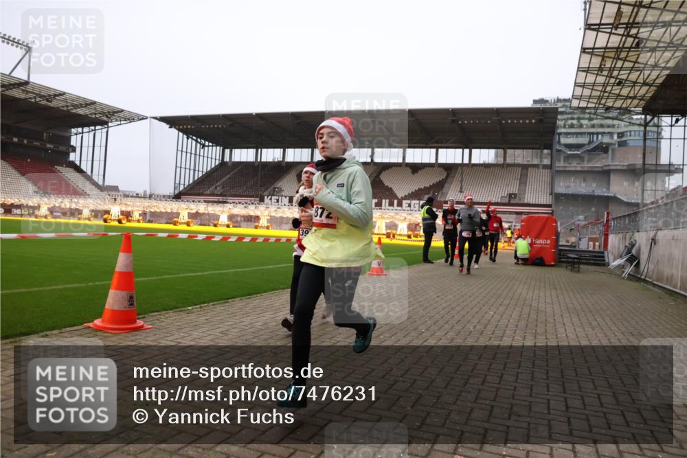 08.12.2024 - St. Pauli X-Mass-Run No. 14 Yannick Fuchs http://msf.ph/oto/7476231 08.12.2024 09:58:21 Ziel 49, 55, 802, 880, 1075, 1080, 1396, 1397, 1864, 2872, 2934, 2943, 2944, 2984, 3109 meine-sportfotos.de