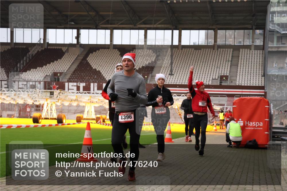 08.12.2024 - St. Pauli X-Mass-Run No. 14 Yannick Fuchs http://msf.ph/oto/7476240 08.12.2024 09:58:22 Ziel 49, 55, 802, 880, 1075, 1080, 1396, 1397, 1864, 2428, 2872, 2934, 2943, 2944, 2984, 3109 meine-sportfotos.de