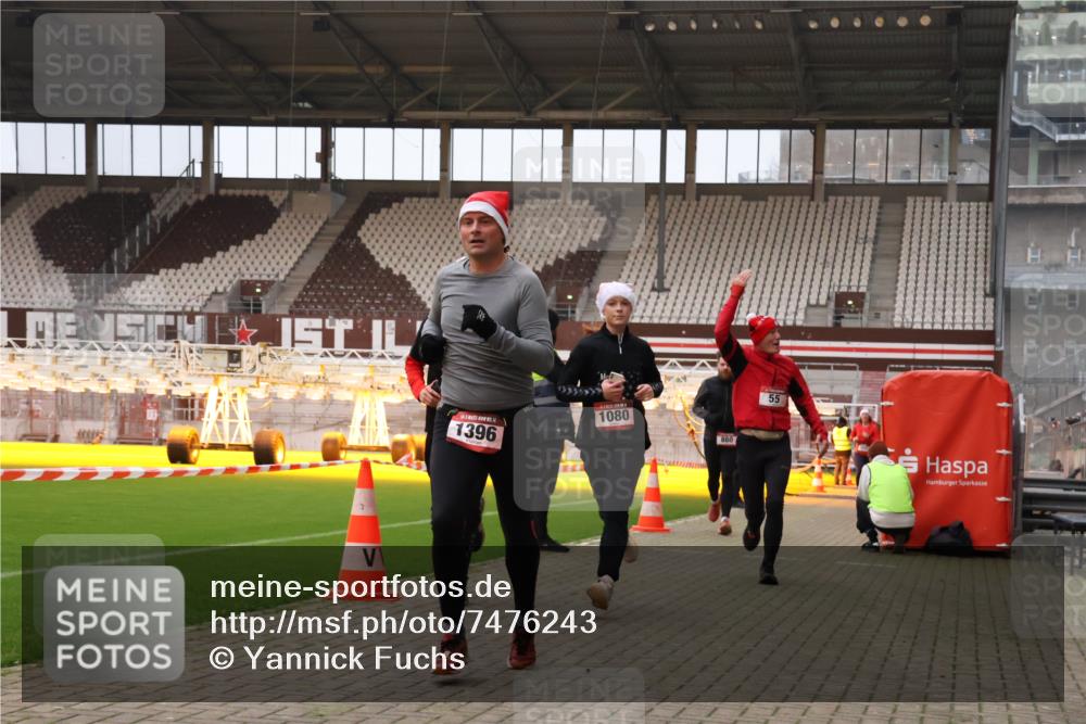 08.12.2024 - St. Pauli X-Mass-Run No. 14 Yannick Fuchs http://msf.ph/oto/7476243 08.12.2024 09:58:22 Ziel 49, 55, 802, 880, 1075, 1080, 1396, 1397, 1864, 2428, 2872, 2934, 2943, 2944, 2984, 3109 meine-sportfotos.de