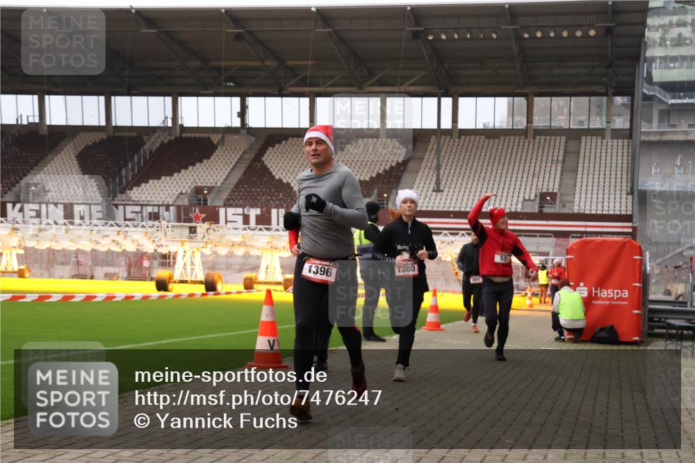08.12.2024 - St. Pauli X-Mass-Run No. 14 Yannick Fuchs http://msf.ph/oto/7476247 08.12.2024 09:58:22 Ziel 49, 55, 802, 880, 1075, 1080, 1396, 1397, 1864, 2428, 2872, 2934, 2943, 2944, 2984, 3109 meine-sportfotos.de
