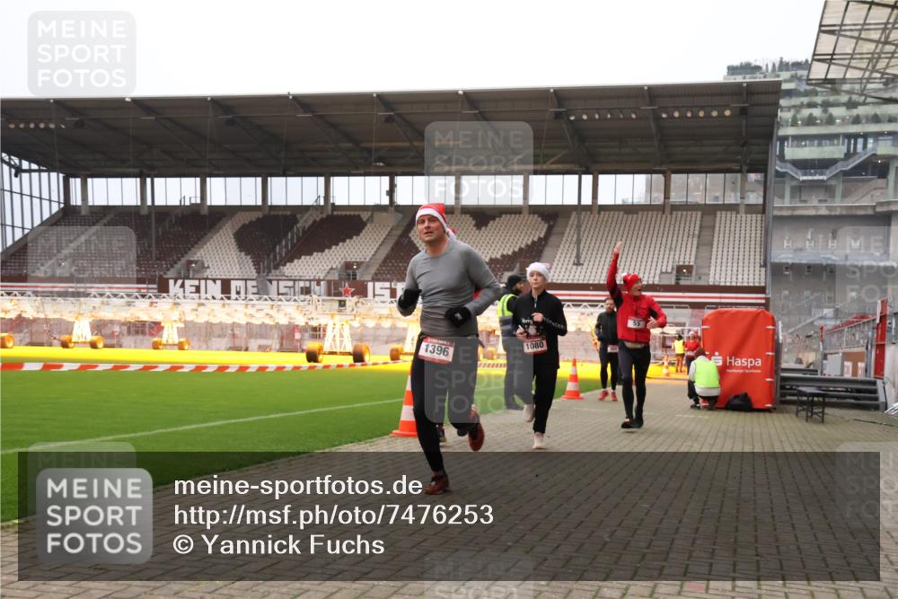 08.12.2024 - St. Pauli X-Mass-Run No. 14 Yannick Fuchs http://msf.ph/oto/7476253 08.12.2024 09:58:22 Ziel 49, 55, 802, 880, 1075, 1080, 1396, 1397, 1864, 2428, 2872, 2934, 2943, 2944, 2984, 3109 meine-sportfotos.de