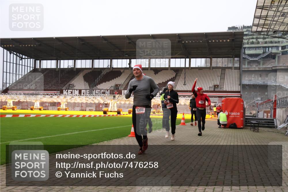 08.12.2024 - St. Pauli X-Mass-Run No. 14 Yannick Fuchs http://msf.ph/oto/7476258 08.12.2024 09:58:22 Ziel 49, 55, 802, 880, 1075, 1080, 1396, 1397, 1864, 2428, 2872, 2934, 2943, 2944, 2984, 3109 meine-sportfotos.de
